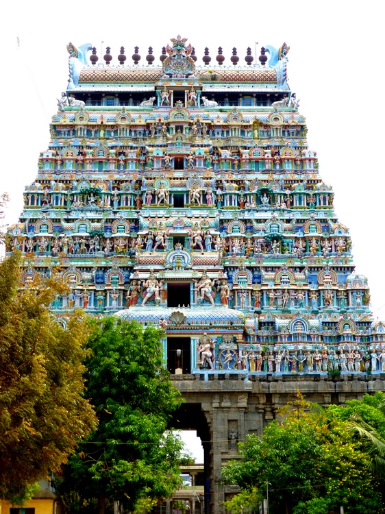 Gopuram indischer-Tempeleingang-Kraftorte-Reise
